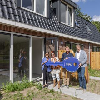 Sleuteloverdracht aan bewoners van de Harmen Vosweg