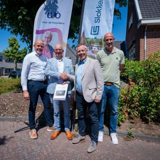 G&O en Slokker vastgoed schudden de hand na de koopovereenkomst voor Marienburg te hebben getekend