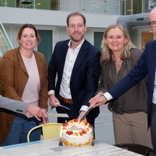 Van links naar rechts: Nicole Plasschaert – Woningstichting Naarden, Manon van der Veer  – De Alliantie, Mark Drost – Vecht & Omstreken, Jacqueline van Ham – Dudok Wonen,  en François Claessens – G&O